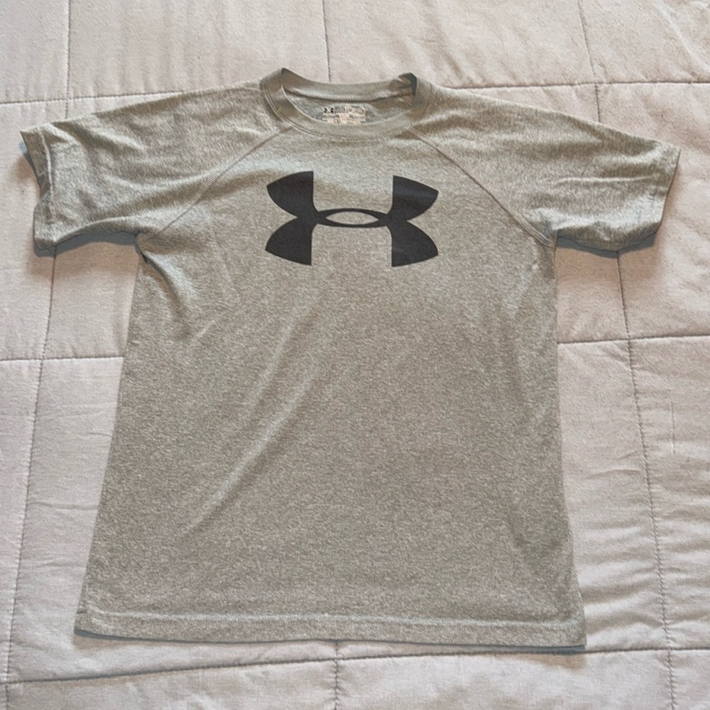 Boys Under Armour heat gear breathable tee